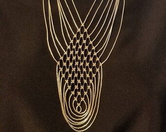 Liquid silver necklace with diamond pattern
