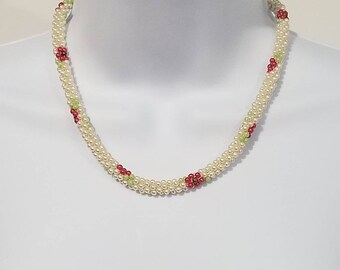 Adjustable faux seed pearl necklace with flower details, vintage