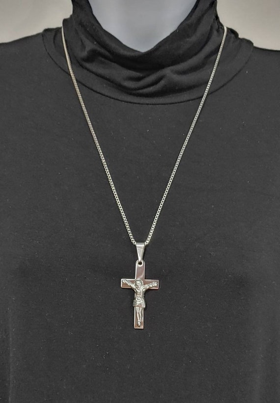 NWOT crucifix pendant necklace, stainless steel