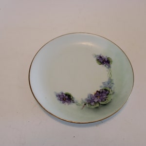Hutschenreuther Selb Bavaria 6" plate depicting violets, hand-painted. Buchanan Studio Indianapolis