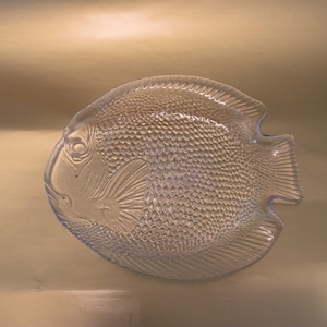 SET of SIX Arcoroc France Poisson (Fish) glass plates, 10&quot; x 8.5&quot;