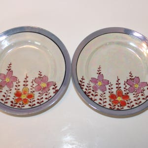 SET von ZWEI 3,75 Zoll Lusterware Schalen, Blumenmuster mit blauem Rand, Made in Japan