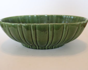 Tigela oval de cerâmica Haeger vintage, verde #4020-C EUA