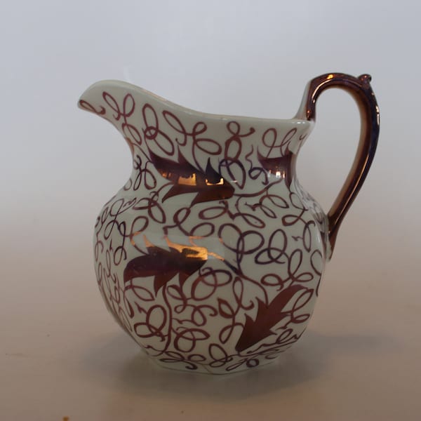 Wedgwood of Etruria & Barlaston pitcher, Made in England in 1915 serial #C5239, extensive crack on side
