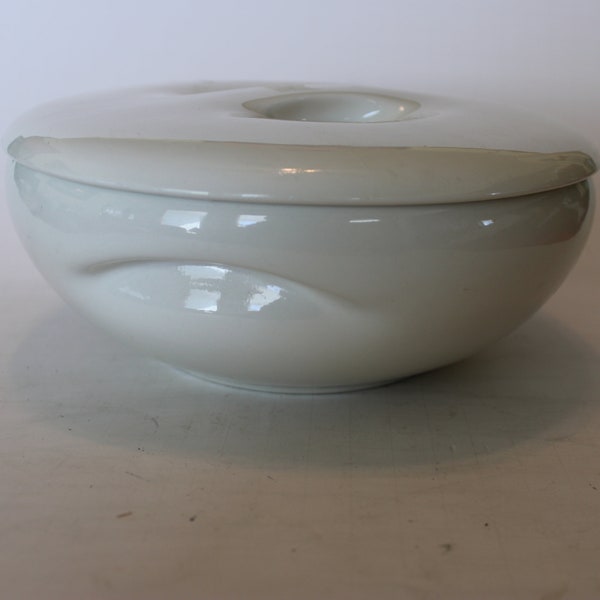 Iroquois Casual China by Russel Wright, white 8.25" casserole dish with stylish lid