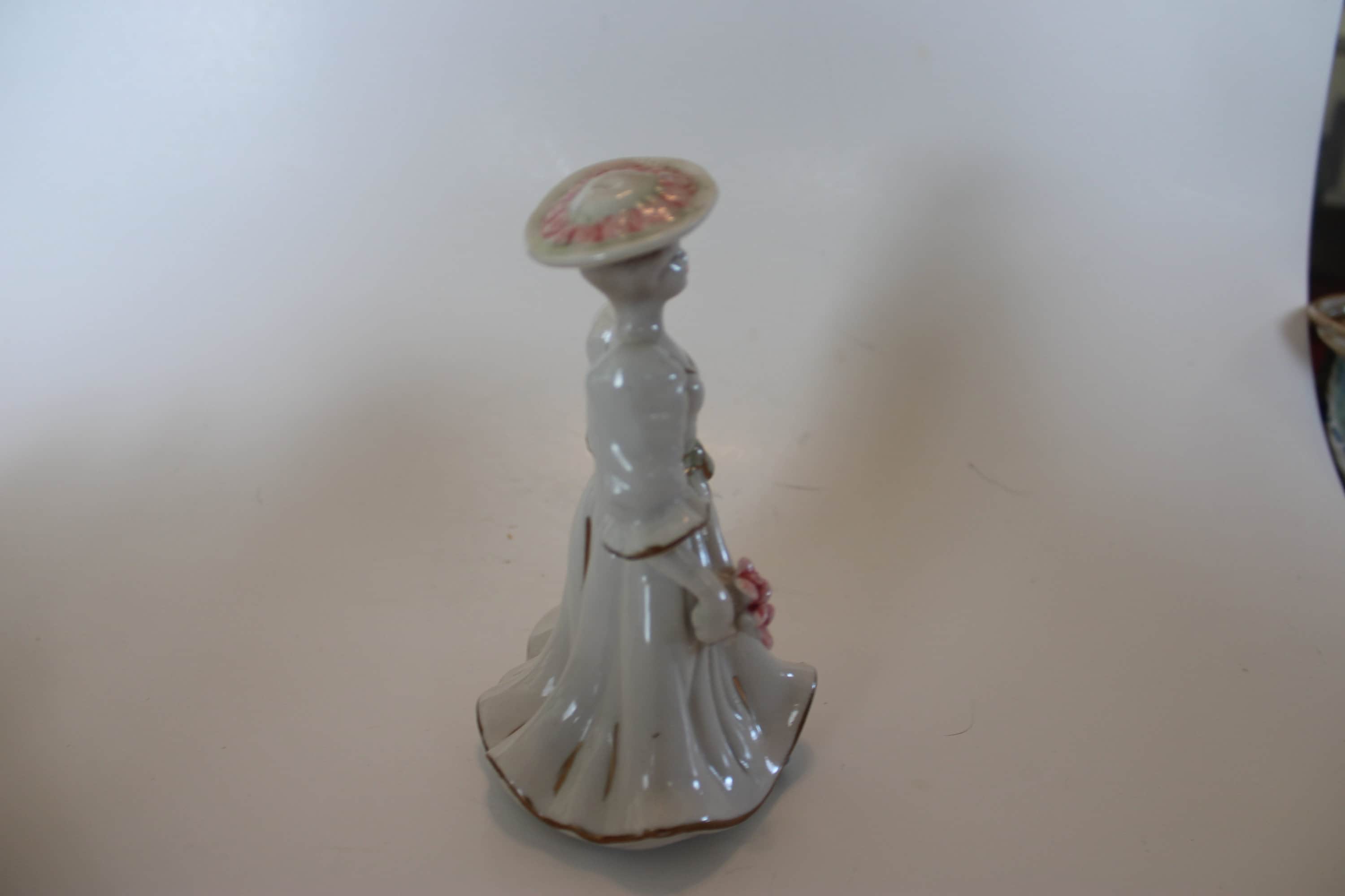 Vintage K S Collection Figurine Elegant Lady With A Broad Hat And Carrying A Bouquet Of Flowers Il Pmc3 