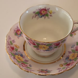 Vintage Colclough pink tint with delicate flowers tea cup and saucer 33, 6oz capacity, made in Longton, England