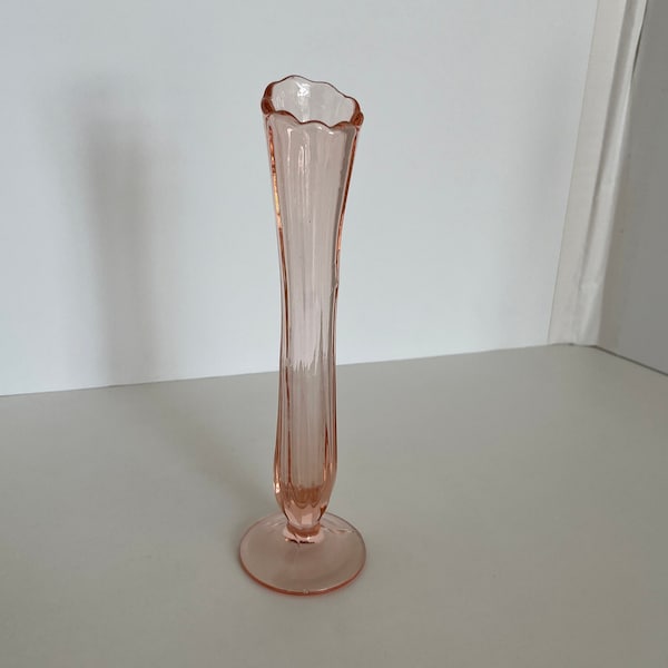 Vintage Pink depression glass swung vase/Flower bud vase/VTG glassware/Pink glass/colored glassware/pink flower vase/pink home decor/retro
