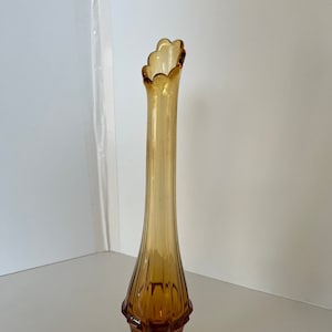 FENTON Vintage 1970s Amber glass swung vase 13.5&#39;&#39;/stretch glass vase/MCM/collectible glass vase/colored glassware/MCM vase/pedestal vase
