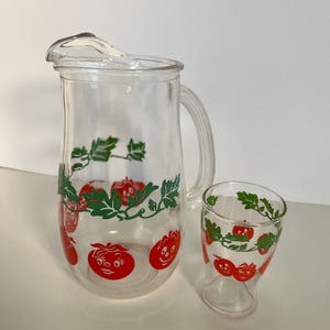 Anthropomorphic Tomato Juice jar and cup/Tomato Juice pitcher/breakfast pitcher/kitschy/1970s kitchen/happy tomato/Tall glass juice pitcher