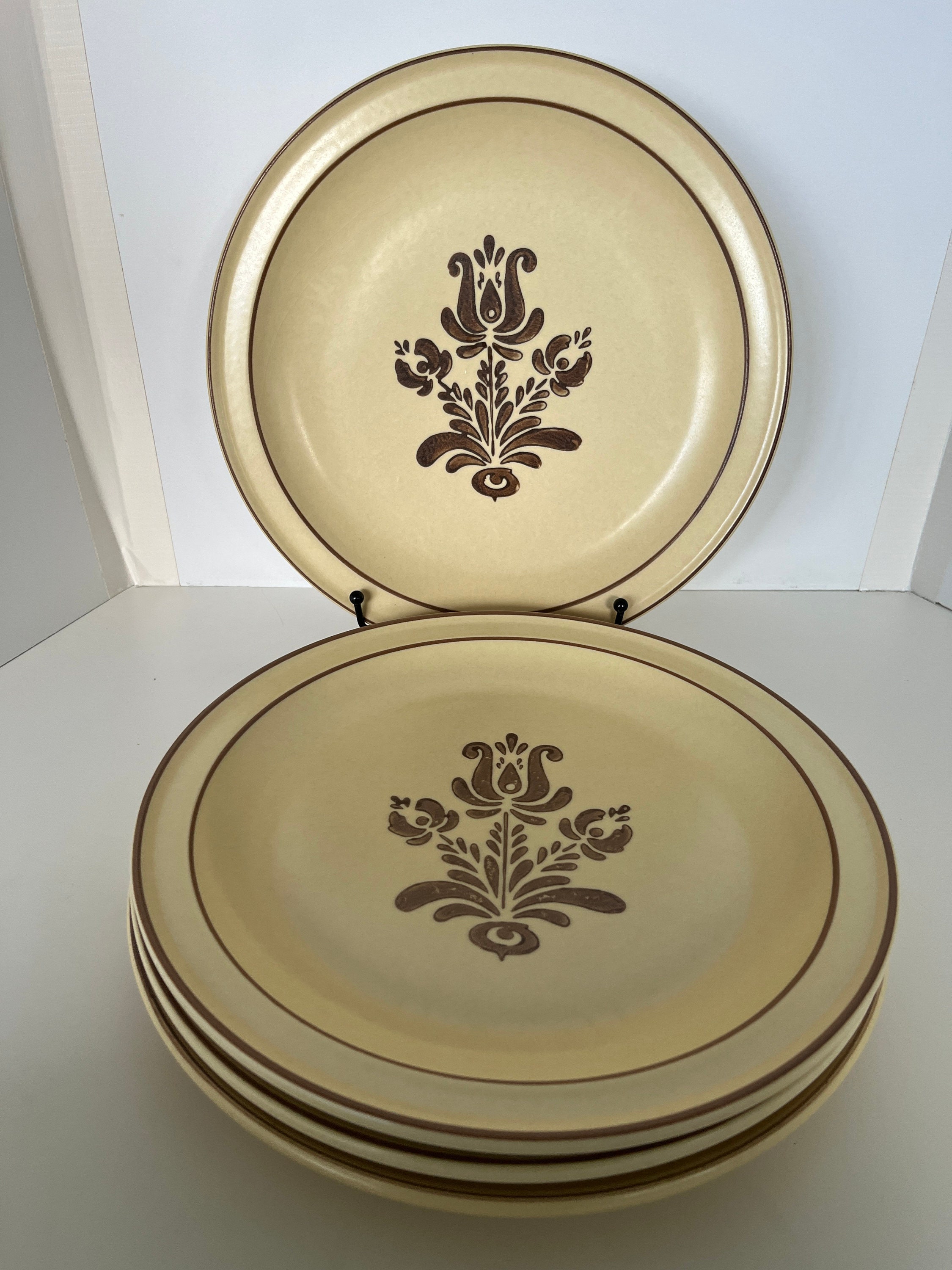 Set of 4/Vintage Pfaltzgraff Village Dinner Plates/vintage dishware/Pfaltzgraff stoneware/country farmhouse/Thanksgiving table/Made in USA