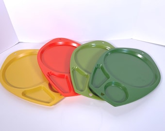 Set of 4 Vintage 1970s Picnic Camping trays/Retro Sectional Serving Trays/Kids Outdoor Dining/Heavy Plastic/Divided plate trays/BBQ dishes