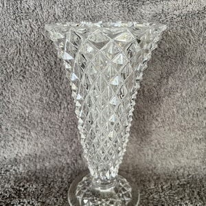 Vintage diamond cut trumpet style crystal flower or celery vase/VTG glassware/home decor/VTG vase/Flower vase/Floral decor/Crystal vase