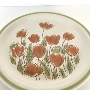 Vintage Meadowbrook Stoneware Dinner Plate with orange tulips and green leaves/retro kitchen/1970s kitchen/retro dishes/floral stoneware/MIJ