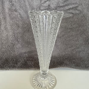 Vintage McKee Bros Rainbow Panel Tall glass trumpet bud vase/VTG glassware/home decor/vintage vase/flower vase/button pattern/floral decor