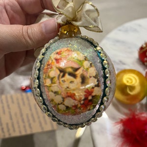Vintage handmade Cat Christmas Ornament/3'' D/retro Christmas ornament/Vintage cats/Kitschy Christmas/Christmas Cats/1970s cats/sequins/VTG