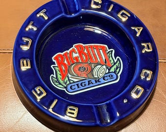 Cenicero de cerámica azul cobalto y dorado vintage de BIG BUTT Cigar Co. de los años 90 - Lea la descripción.