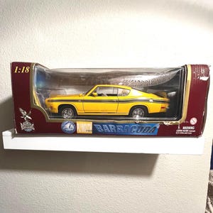 Plymouth Barracuda Scale Car 1969 Yellow Collectors Die Cast Car 1:18 Scale Toy Car Road Legends