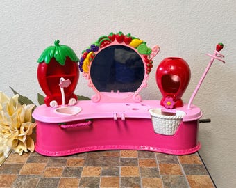 Strawberry Shortcake Berry Beauty Salon Playset: Vintage