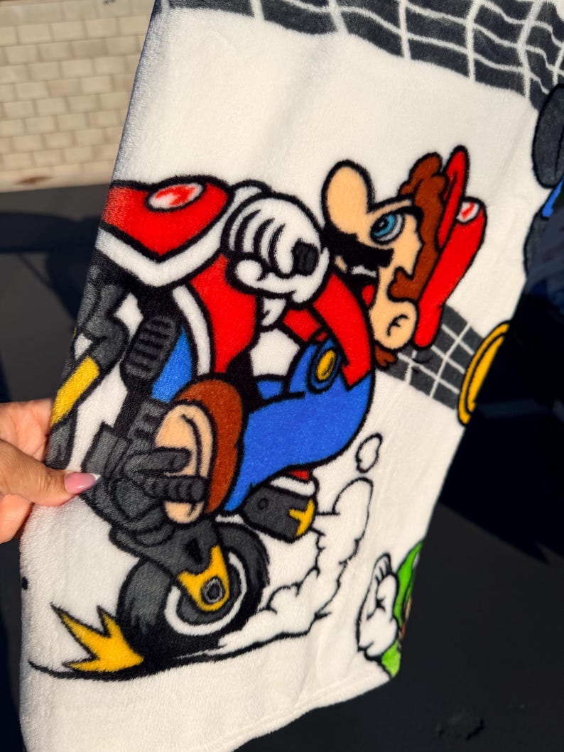 Super Mario Kart Checkerd Plush Blanket: Gray and White Throw (50x70 ...