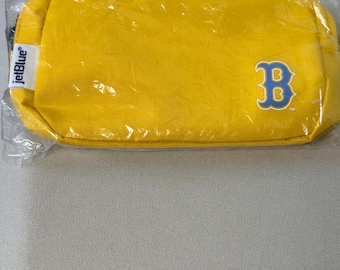Bolso bandolera Boston Red Sox City Connect color azul azabache, recuerdo y amarillo.