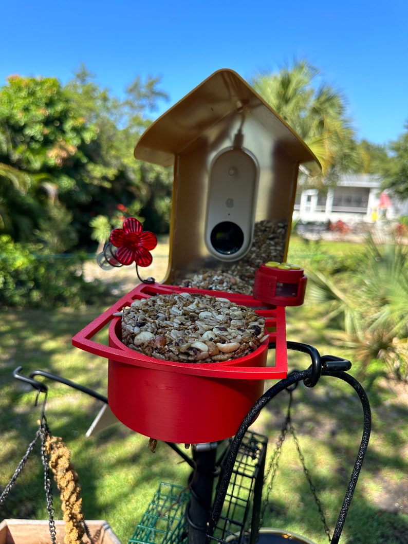 Bird buddy perch with integrated seed cake holder. Holds WBU Wild Birds Unlimited Stackables sized seed and suet cakes. image 8