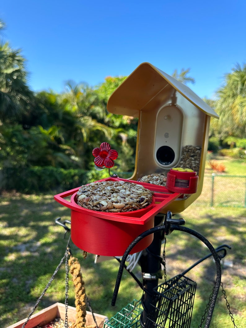 Bird buddy perch with integrated seed cake holder. Holds WBU Wild Birds Unlimited Stackables sized seed and suet cakes. image 1