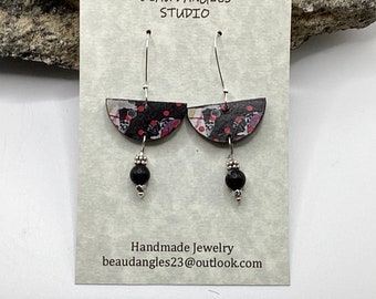 Czarno-biało-czerwone lekkie, artystyczne wiszące kolczyki