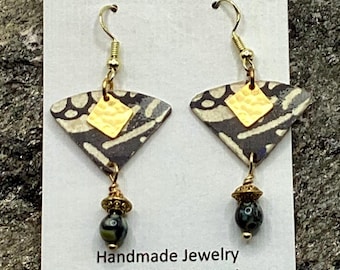 Szare, czarne i kremowe Lekkie, artystyczne, jedyne w swoim rodzaju, wiszące kolczyki