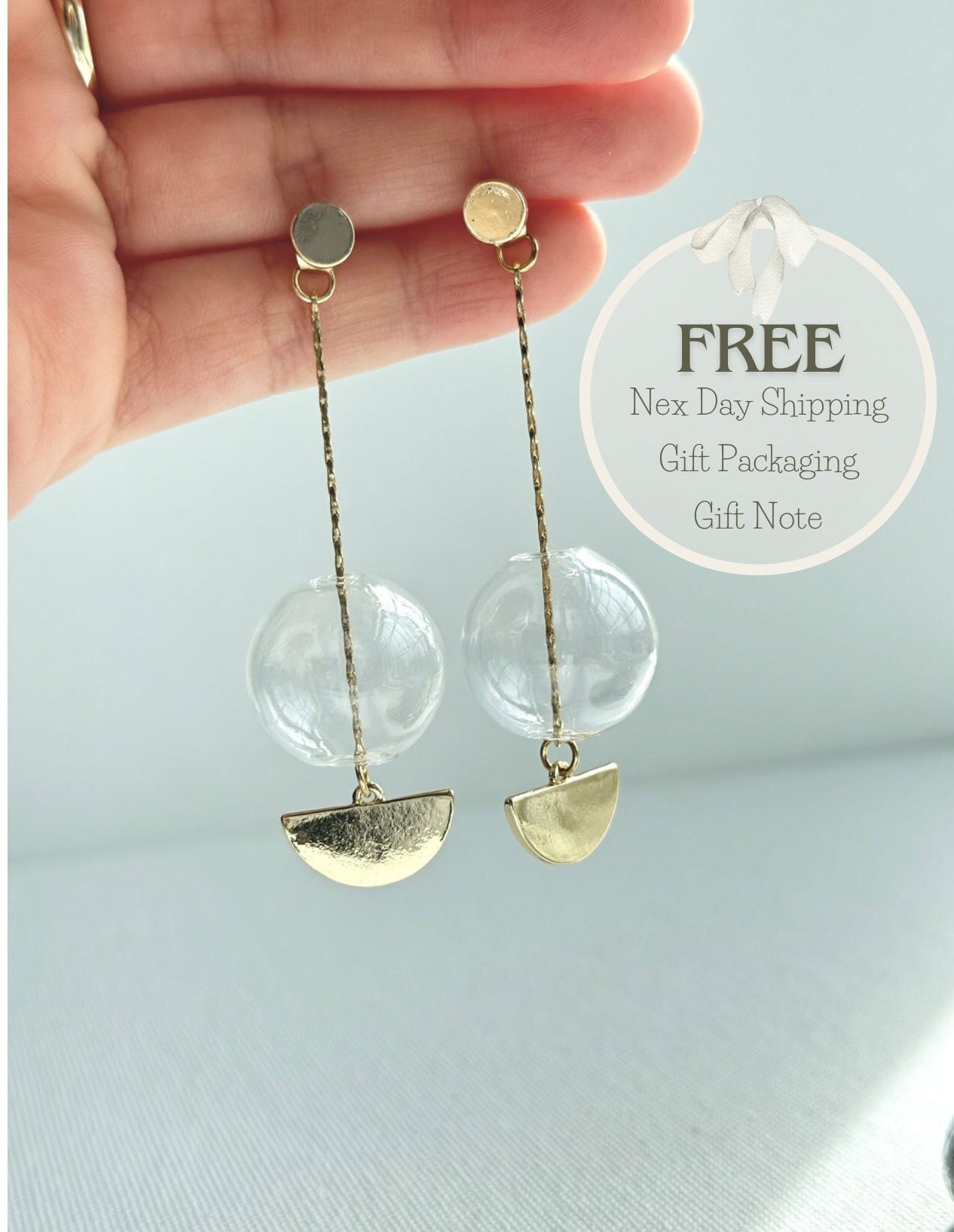 Halve maan oorbel, glazen bubbeloorbel, helderglazen gouden oorbel, mini-studoorbel, minimale oorbel, heldere oorbel, cadeau voor valentijn