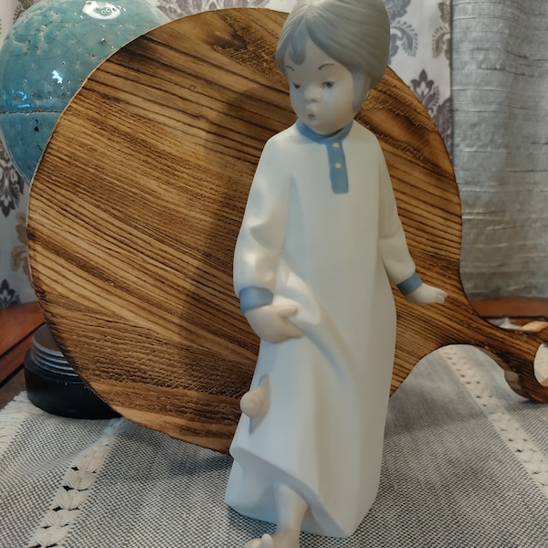 REX Valencia Girl With a Snail Porcelain Figurine #165, Lladro Style, Handcrafted in Spain