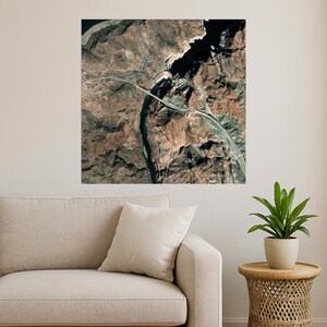Póster de la presa Hoover - Arte mural con terreno satelital - Impresión del desierto del suroeste para el hogar y la oficina - Decoración de la Tierra desde el espacio