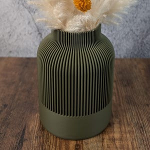 3D Printed Ribbed Vase, Modern Minimalist Vase, Scandinavian Style Vase, Japandi style home decor, 3D Printed Home Decor