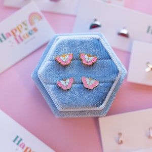 Flat back stud earring