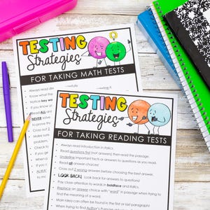 K&ouml;nnte beinhalten: Zwei p&auml;dagogische Arbeitsbl&auml;tter mit den Titeln Testing Strategies for Taking Math Tests und Testing Strategies for Taking Reading Tests. Jedes Blatt enth&auml;lt bunte Zeichentrickfiguren und eine Liste mit Anweisungen.