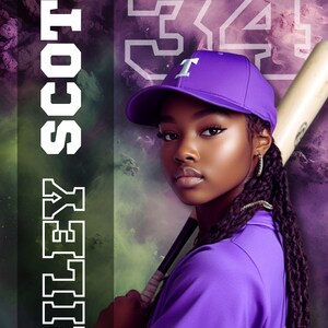 K&ouml;nnte beinhalten: Portr&auml;t einer jungen Frau in lila Baseballuniform, die einen Schl&auml;ger h&auml;lt. Sie tr&auml;gt eine lila Kappe mit einem wei&szlig;en "T" und die Nummer "34" ist sichtbar. Der Text "BROOKFIELD HIGH BASEBALL" und "RILEY SCOTT" sind ebenfalls zu sehen.