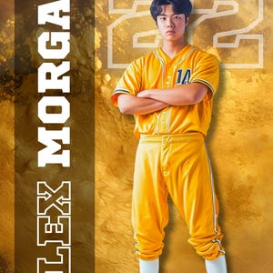 K&ouml;nnte beinhalten: Ein Baseballspieler in gelber Uniform mit wei&szlig;en Akzenten. Die Uniform besteht aus einem Hemd mit Kn&ouml;pfen und einer passenden Hose. Der Text "ALEX MORGAN" ist vertikal links und "WESTBROOK HIGH BASEBALL" oben zu sehen.