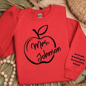 Kundenspezifisches Lehrer-Sweatshirt, personalisierter Schulname auf der Hülse, Geschenk für die Wertschätzung des Lehrers