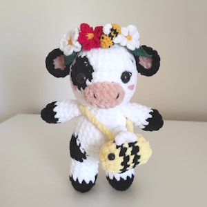 Gehäkelte Kuh, Amigurumi Kuh, Kuh mit Bienentasche, Sonnenblumen-Kuh-Plüschtier, Blumen-Kuh, süßes Plushie-Tier, Sonnenblumen-Moo, Stofftiere