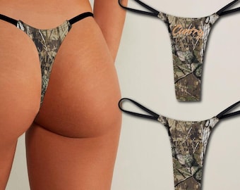 String à motif camouflage,