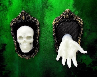 Glow-in-the-Dark Skull & Hand Decor | Jumping Spider Enclosure 3D Picture | Spider Terrarium Accessory