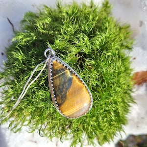 Handmade pendant in tiger&#39;s eye and 925 silver