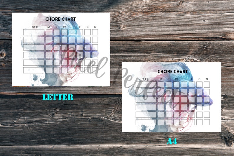 Puede incluir: Dos tablas de tareas imprimibles con un fondo de acuarela en tonos azules, rosas y grises. Las tablas est&aacute;n etiquetadas como "Chore Chart" y tienen columnas para cada d&iacute;a de la semana. La tabla m&aacute;s peque&ntilde;a est&aacute; etiquetada como "Letter" y la m&aacute;s grande como "A4".