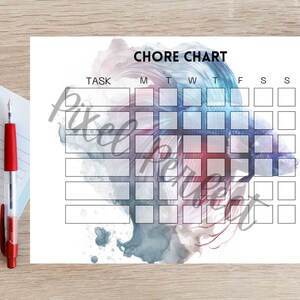 Puede incluir: Un gr&aacute;fico de tareas imprimible con un fondo de acuarela que presenta un pez betta azul y rojo. El gr&aacute;fico tiene una columna para cada d&iacute;a de la semana y filas para las tareas. El texto "CHORE CHART" est&aacute; en la parte superior del gr&aacute;fico.