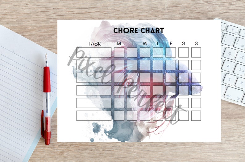 Puede incluir: Un gr&aacute;fico de tareas imprimible con un fondo de acuarela que presenta un pez betta azul y rojo. El gr&aacute;fico tiene una columna para cada d&iacute;a de la semana y filas para las tareas. El texto "CHORE CHART" est&aacute; en la parte superior del gr&aacute;fico.