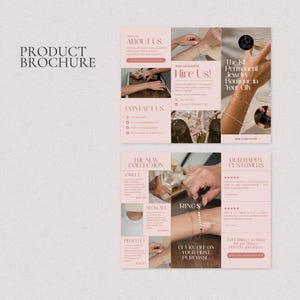 Puede incluir: Un folleto de producto de tres paneles con una paleta de colores rosa suave y secciones tituladas About Us, Hire Us, Contact Us, The New Collection y Our Happy Customers. El dise&ntilde;o incluye fotograf&iacute;as de joyas, pulseras y anillos en mu&ntilde;ecas.