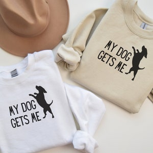 My Dog Gets Me Unisex Crewneck Sweatshirt, Hondenliefhebbers Pullover Sweatshirt, Dog Crewneck Sweatshirt voor dames, Cute Dog Sweatshirt