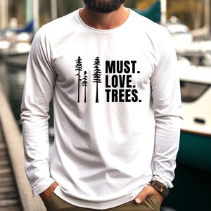 Camisa Must Love Trees, Camisa de árbol, Camisa para amantes de la naturaleza, Camisa de senderismo, Camisa de camping, Camisa para actividades al aire libre, Amante de los árboles, Amante de los árboles
