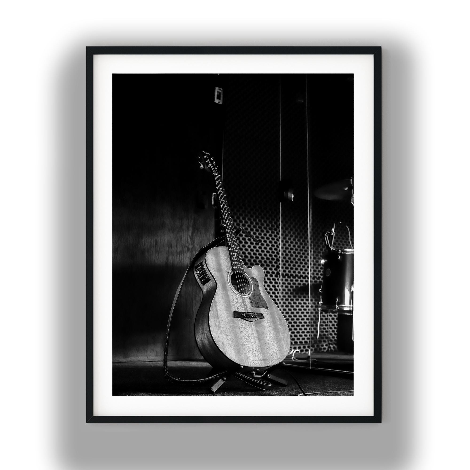 アート・デザイン・音楽 BLACK AND WHITE ERROTIC PHOTOGRAPHY Black and White Acoustic Guitar Print, Music Studio Photography