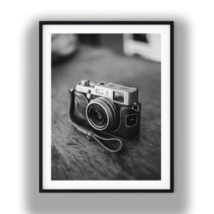 Décoration murale vintage avec appareil photo, tirage photo noir et blanc, téléchargement numérique.